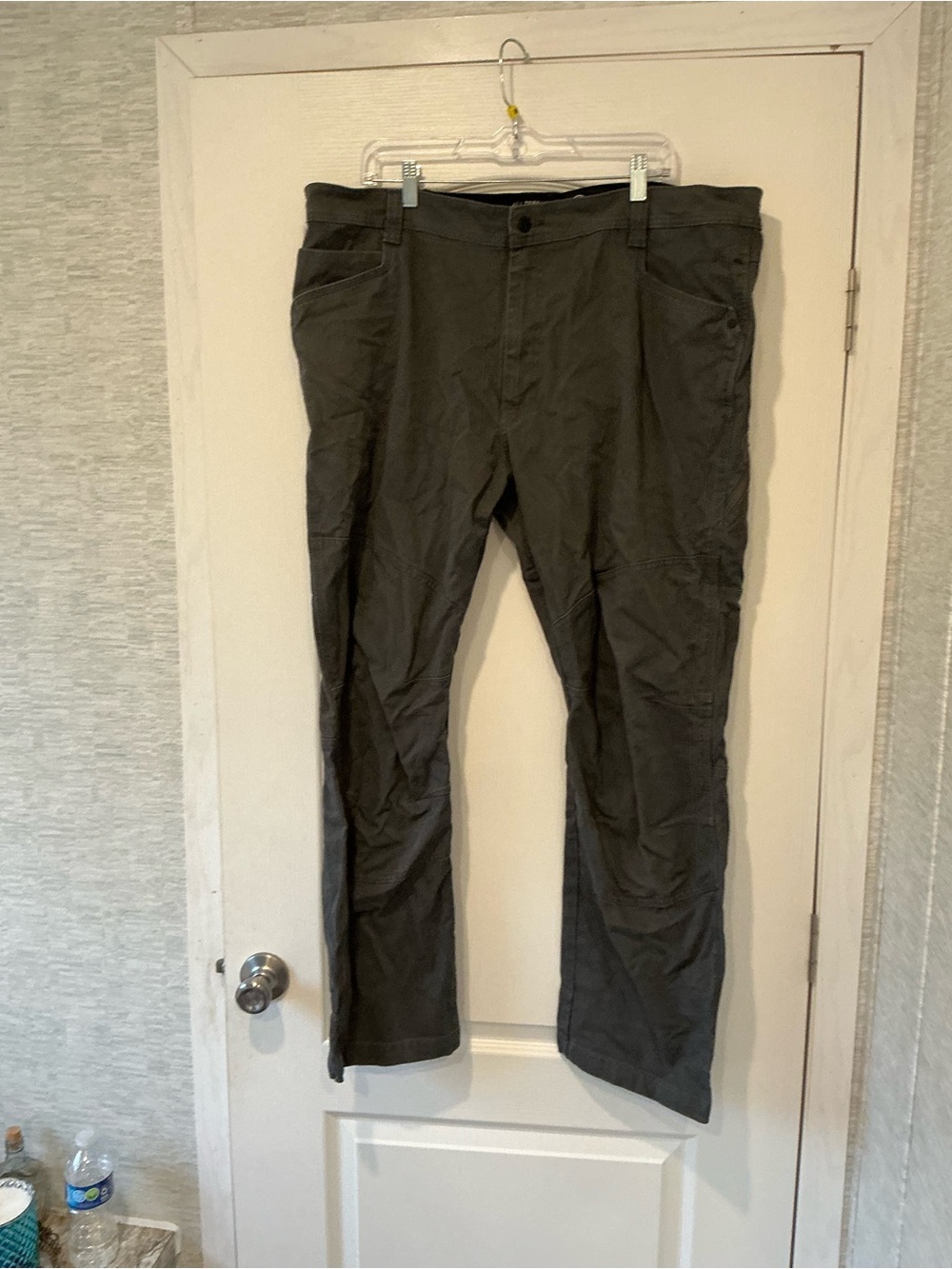 Wrangler Men's Straight all terrain pants size 42x30 Euc